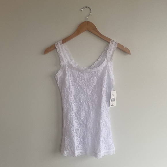 Signature Lace Unlined Camisole - Picture 3 of 8